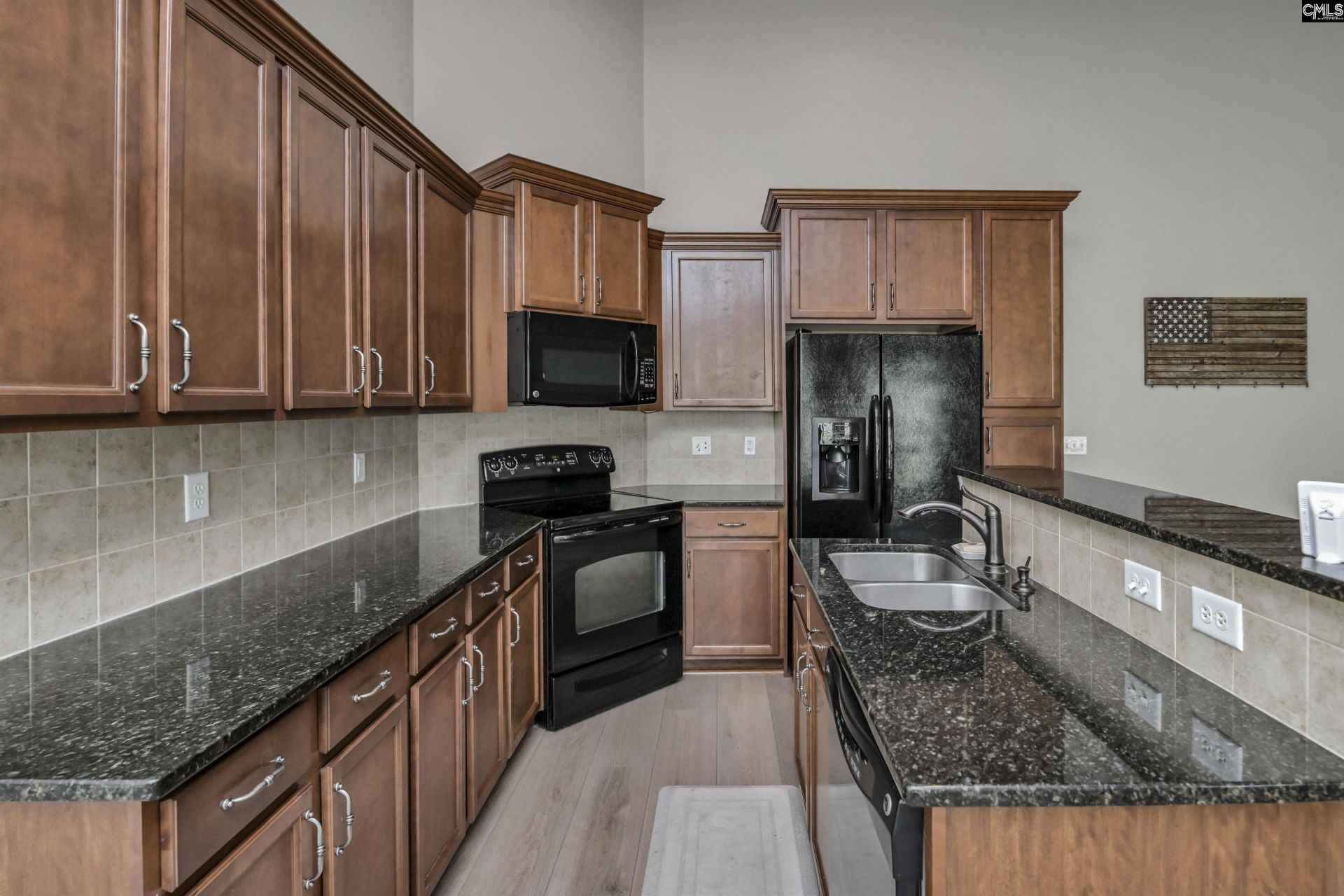 180 Rossmore Drive  Photo 6