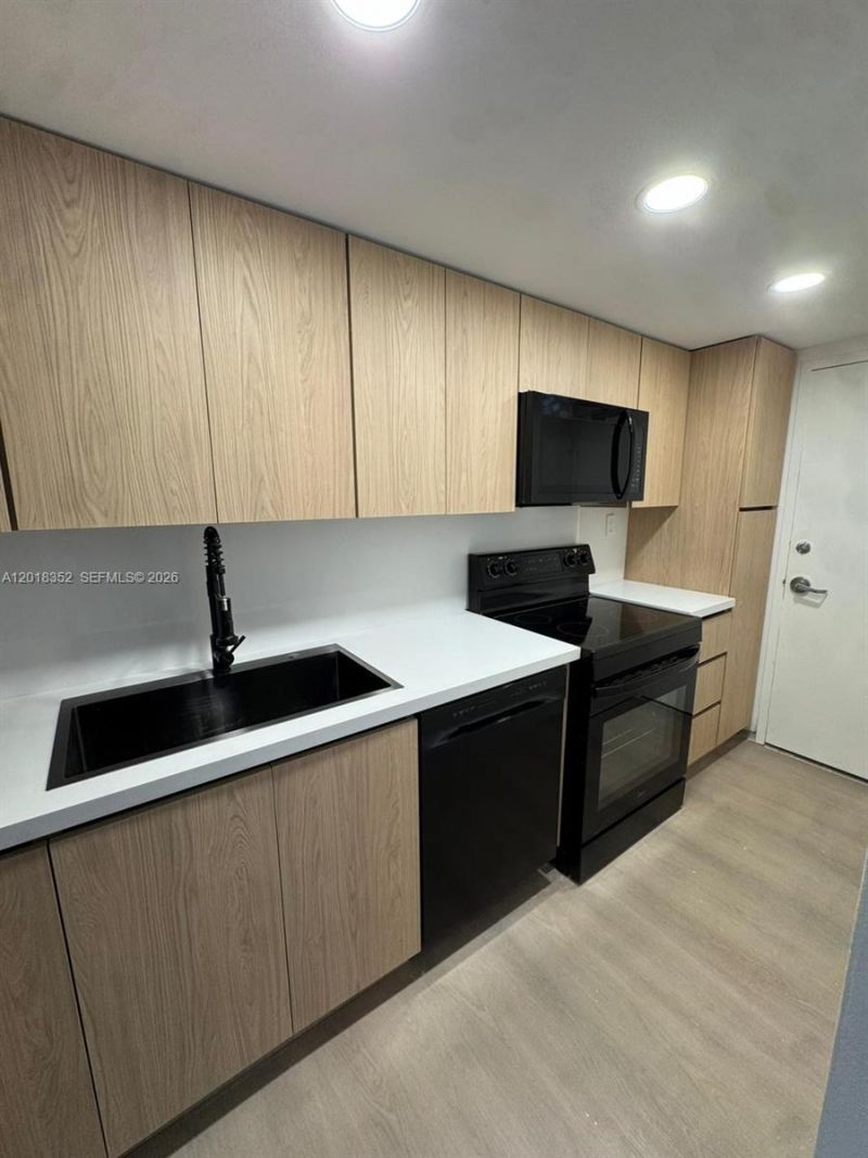1200 West Ave, Unit 611, Miami Beach, FL 33139 Photo