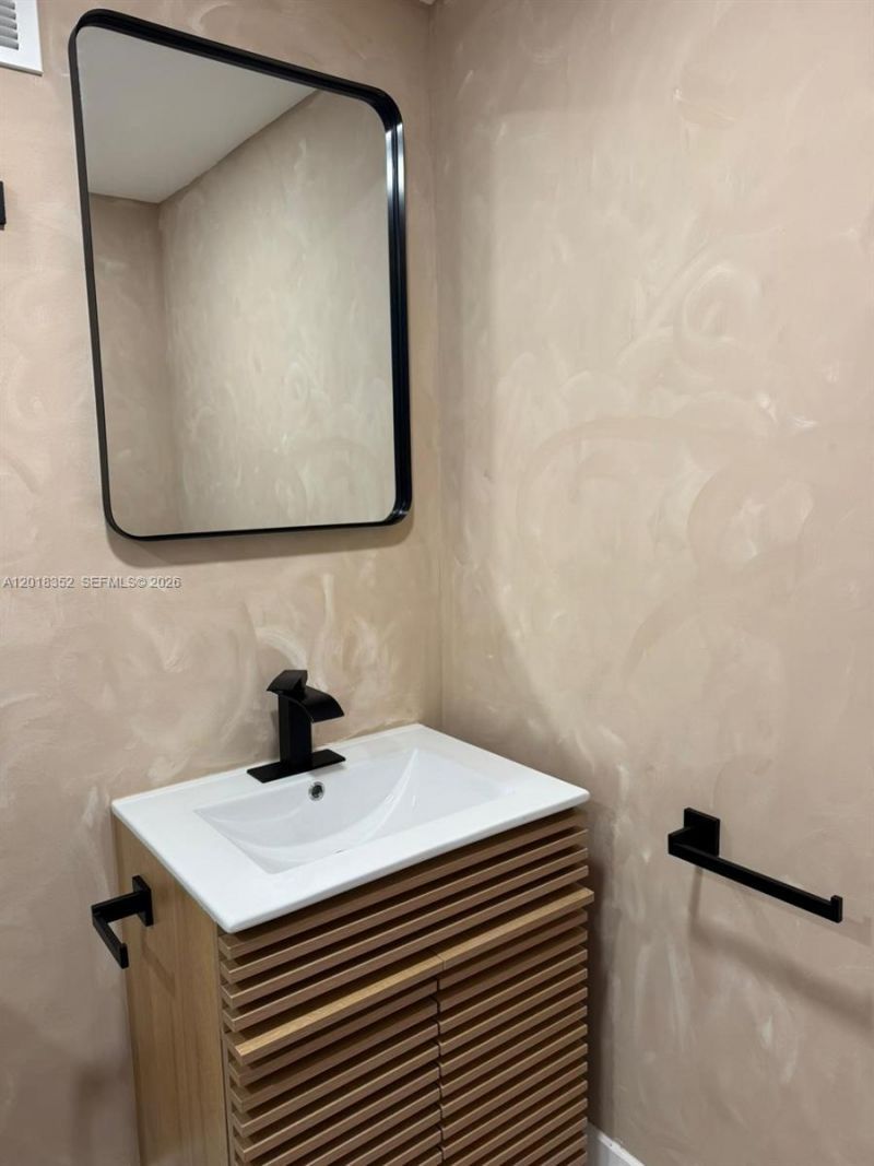 1200 West Ave, Unit 611, Miami Beach, FL 33139 Photo