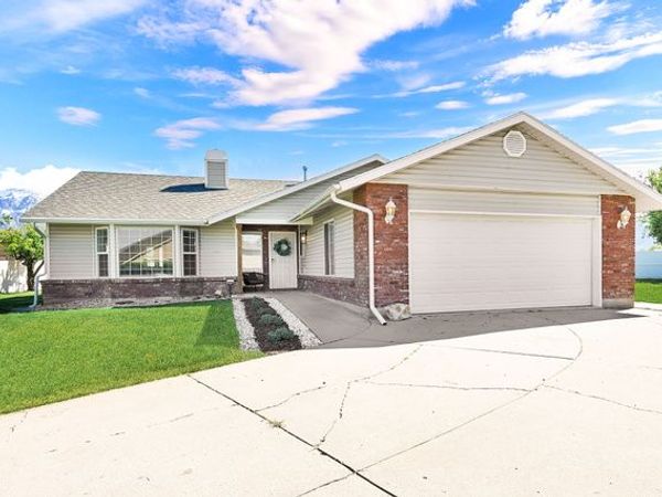 2476 W CLYDESDALE CT. N, Farr West, UT 84404