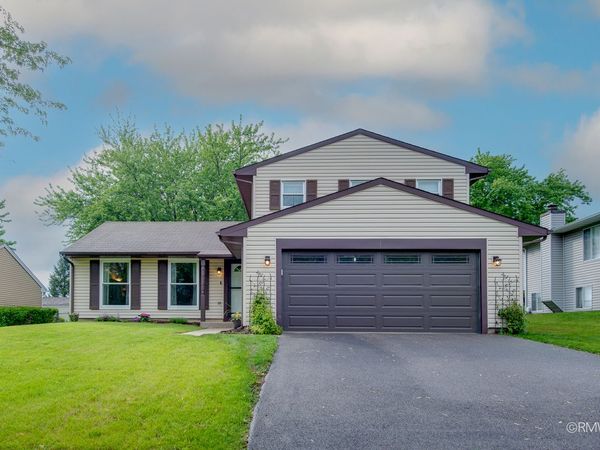 942 W Clearwater Street , Roselle, IL 60172