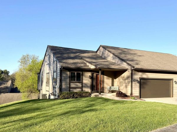 206 Shady Oak Court, Janesville, WI 53548