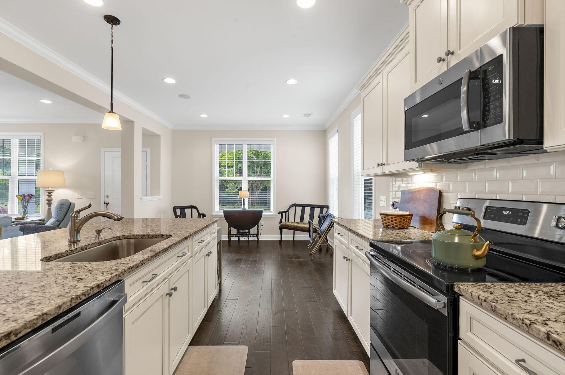 1647 Emmets Road Photo 13