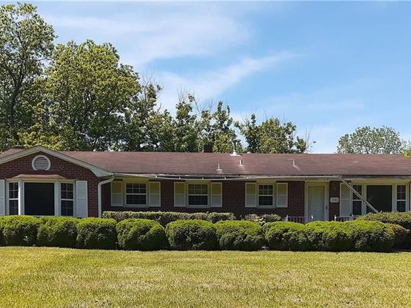 1546 Harvest Drive , Winston-Salem, NC 27101