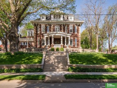 520 N 38 Street , Omaha, NE 68131