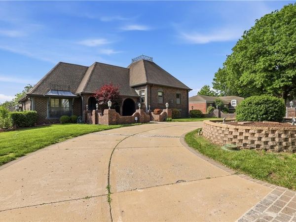 16701 E George Franklyn Drive, Independence, MO 64055