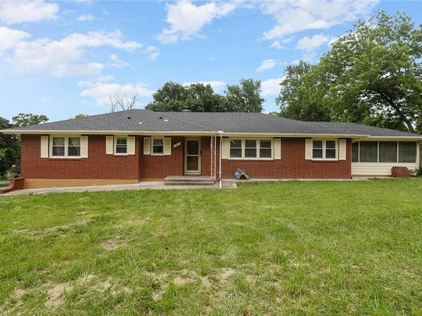 7517 N Central Street, Gladstone, MO 64118
