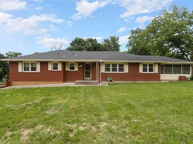 7517 N Central Street, Gladstone, MO 64118
