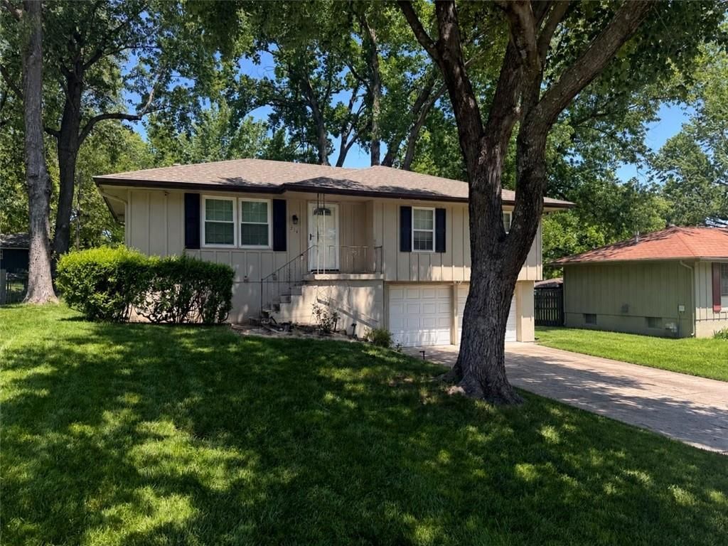 214 SW 20th Street, Oak Grove, MO 64075 Main Photo