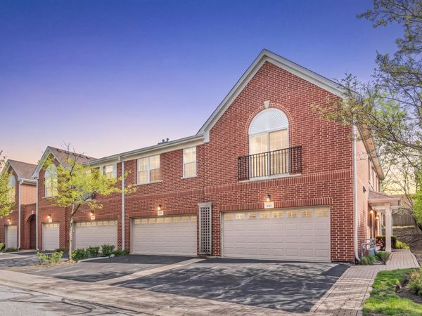 947 Kensington Drive, Unit 7-E3, Northbrook, IL 60062