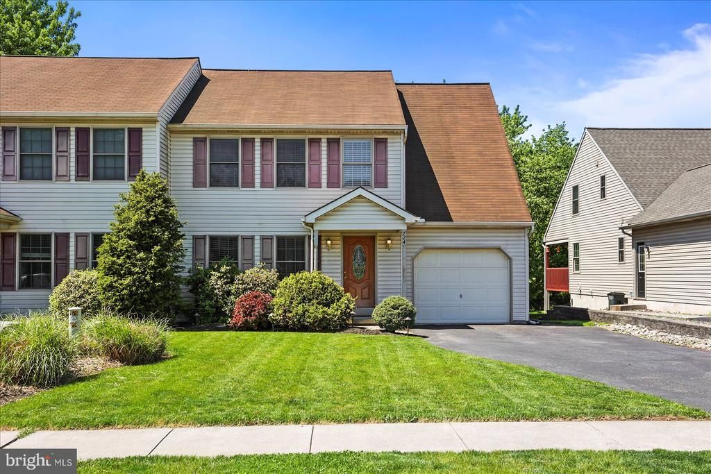 724 FIELDSTONE LANE, ELIZABETHTOWN, PA 17022