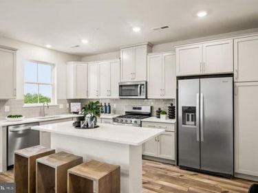 854 GRAPHITE DRIVE, PHOENIXVILLE, PA 19460