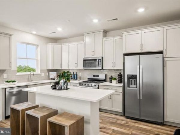 854 GRAPHITE DRIVE, PHOENIXVILLE, PA 19460