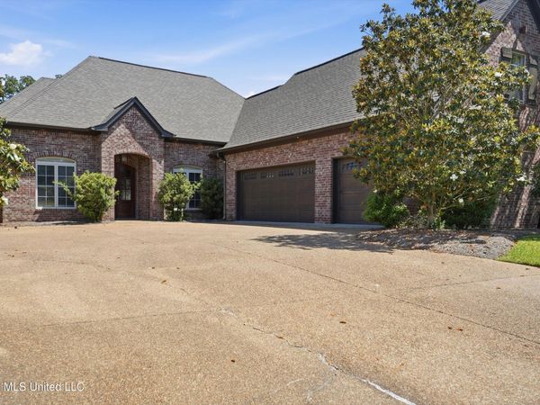 317 Gladeview Place, Brandon, MS 39047