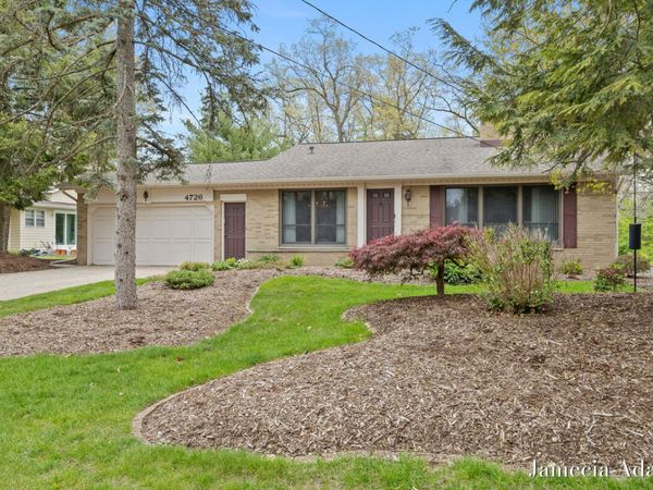 4726 Poinsettia Avenue SE, Grand Rapids, MI 49508