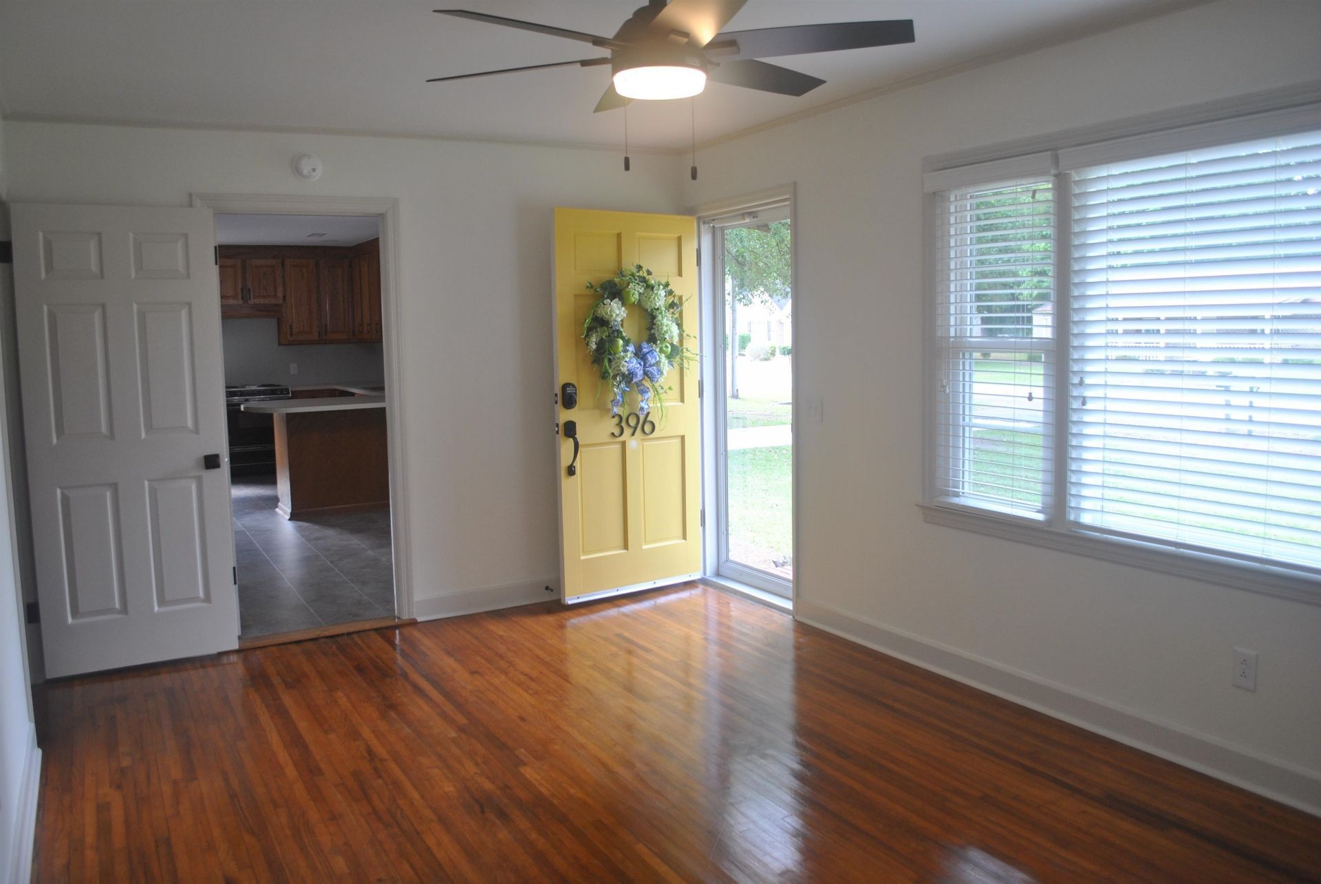 396 Lakewood Ave. Photo 5