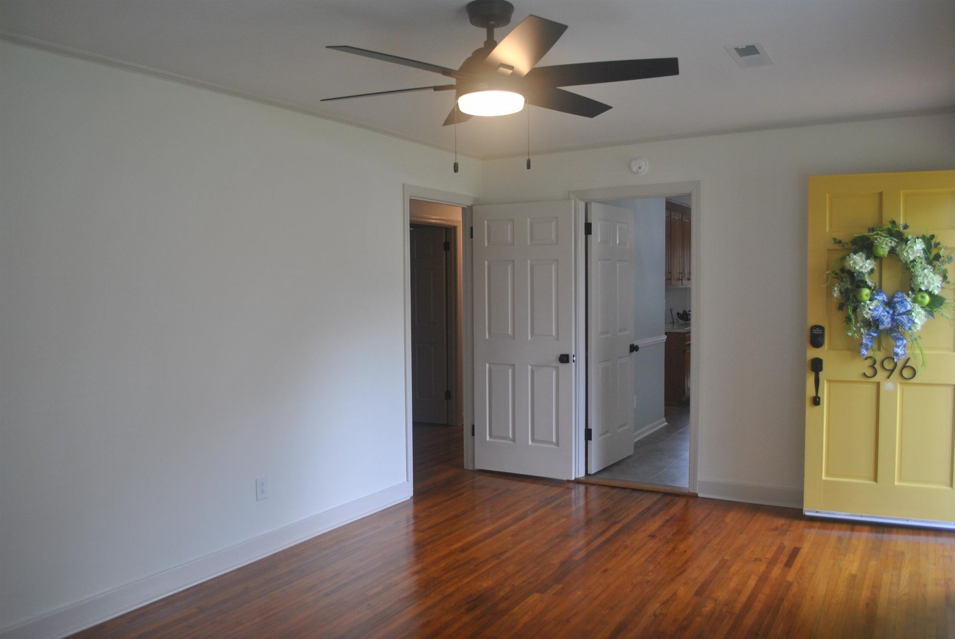 396 Lakewood Ave. Photo 7