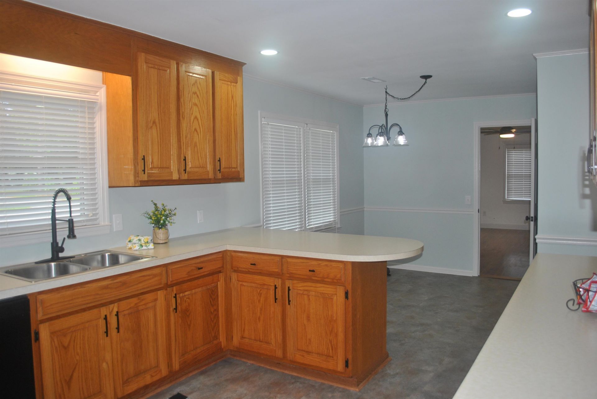 396 Lakewood Ave. Photo 8