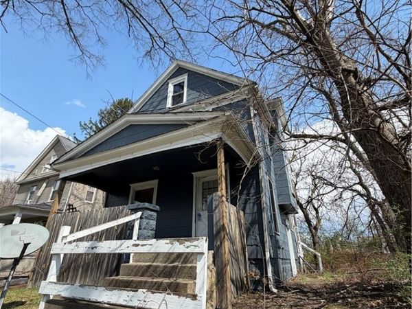 977 Raymond Street , Akron, OH 44307