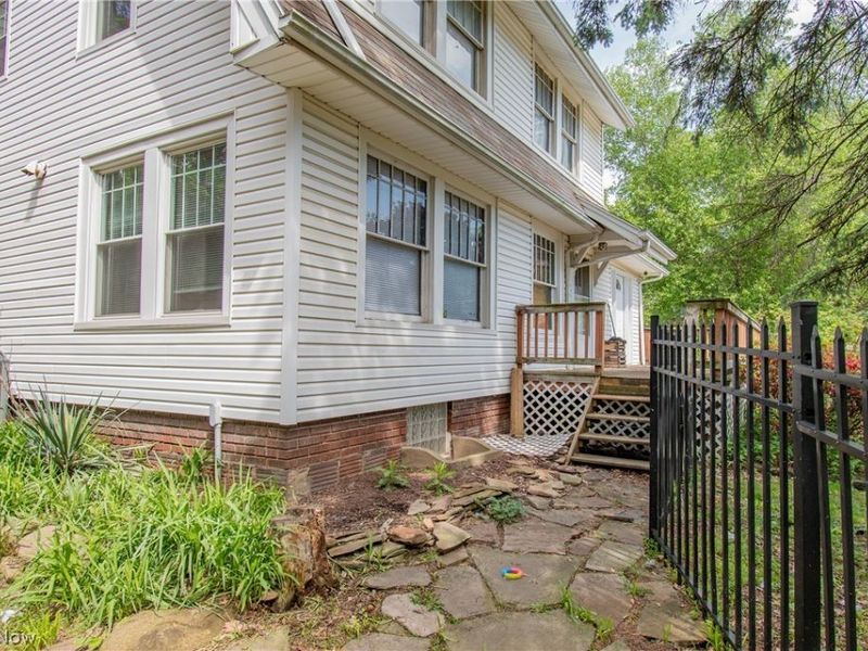1580 Preston Avenue , Akron, OH 44305 Photo 2