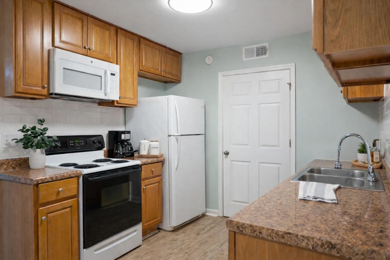1402 Camp Road Photo 4