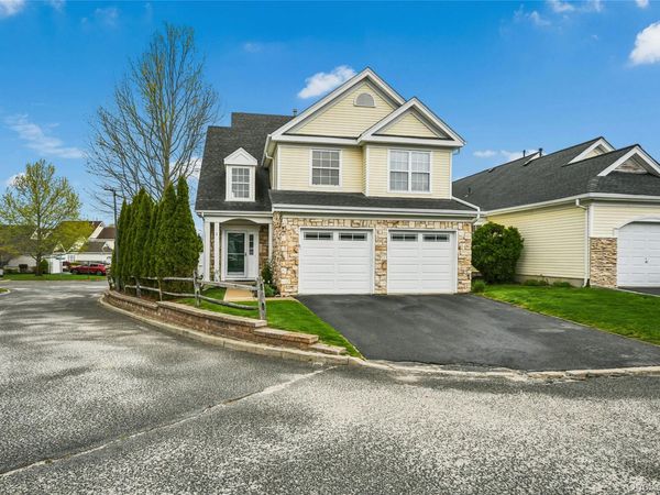 1 Ariel Drive , Middle Island, NY 11953