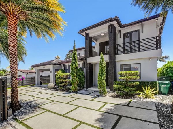 18101 NW 85TH AVENUE , HIALEAH, FL 33015