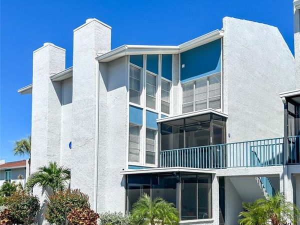 315 MEDALLION BOULEVARD , Unit F, MADEIRA BEACH, FL 33708