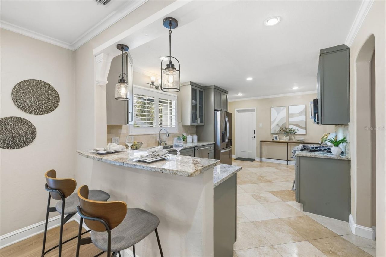101 26th Avenue Ne, Saint Petersburg, FL 33704 Photo