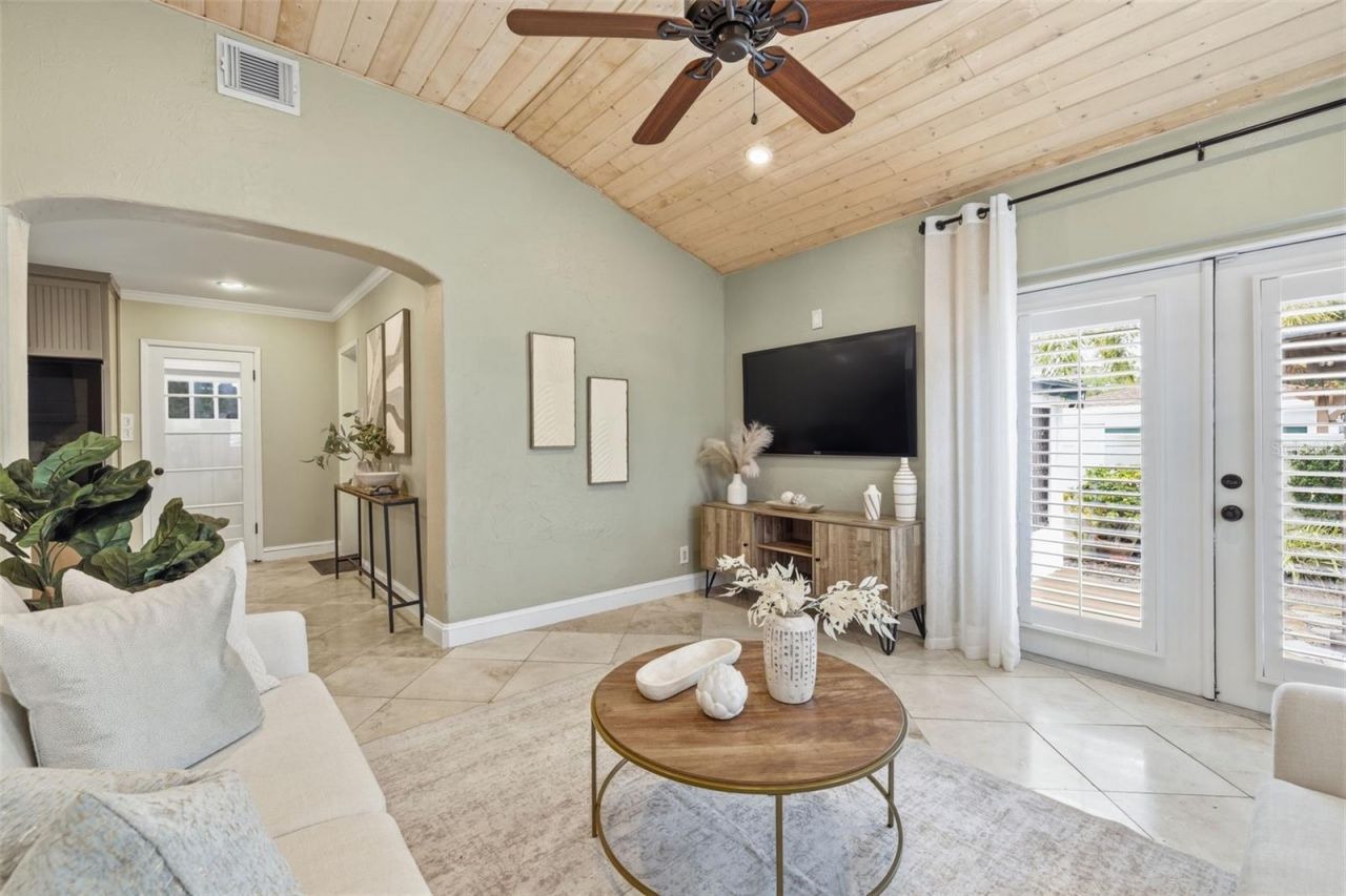101 26th Avenue Ne, Saint Petersburg, FL 33704 Photo