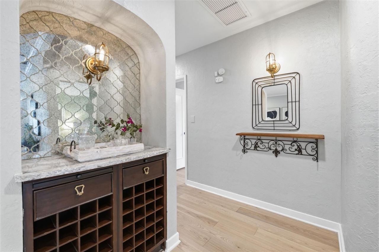 101 26th Avenue Ne, Saint Petersburg, FL 33704 Photo