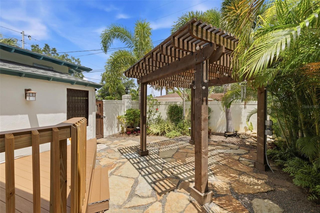 101 26th Avenue Ne, Saint Petersburg, FL 33704 Photo