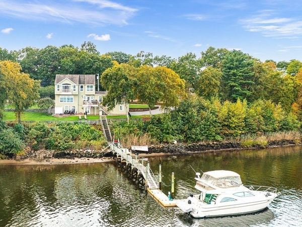 43 Cliff Dr, Freetown, MA 02702
