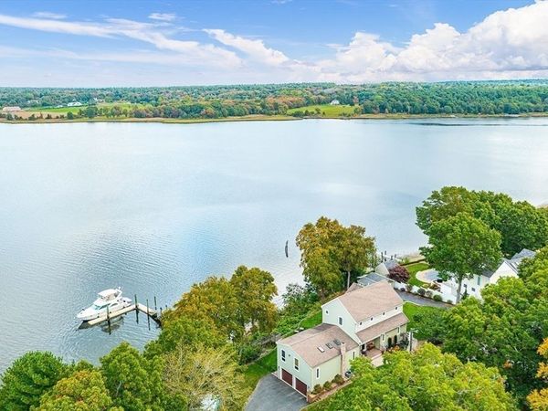 43 Cliff Dr, Freetown, MA 02702