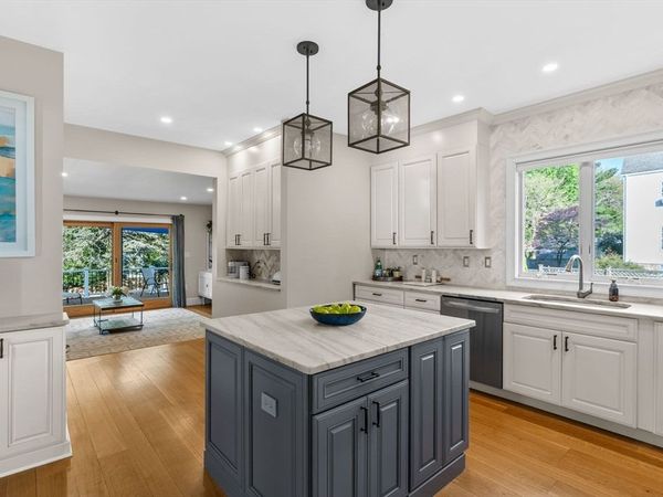 186 Temple St, Boston, MA 02132