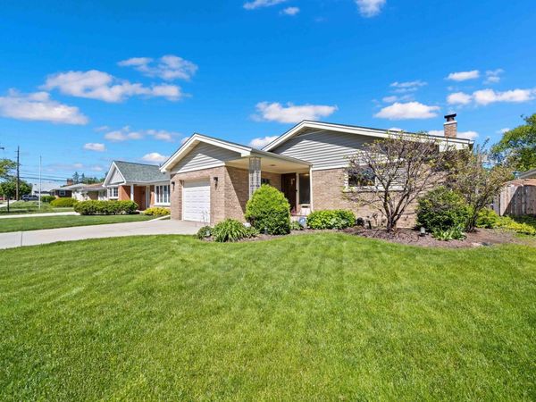 921 N Western Avenue , Park Ridge, IL 60068