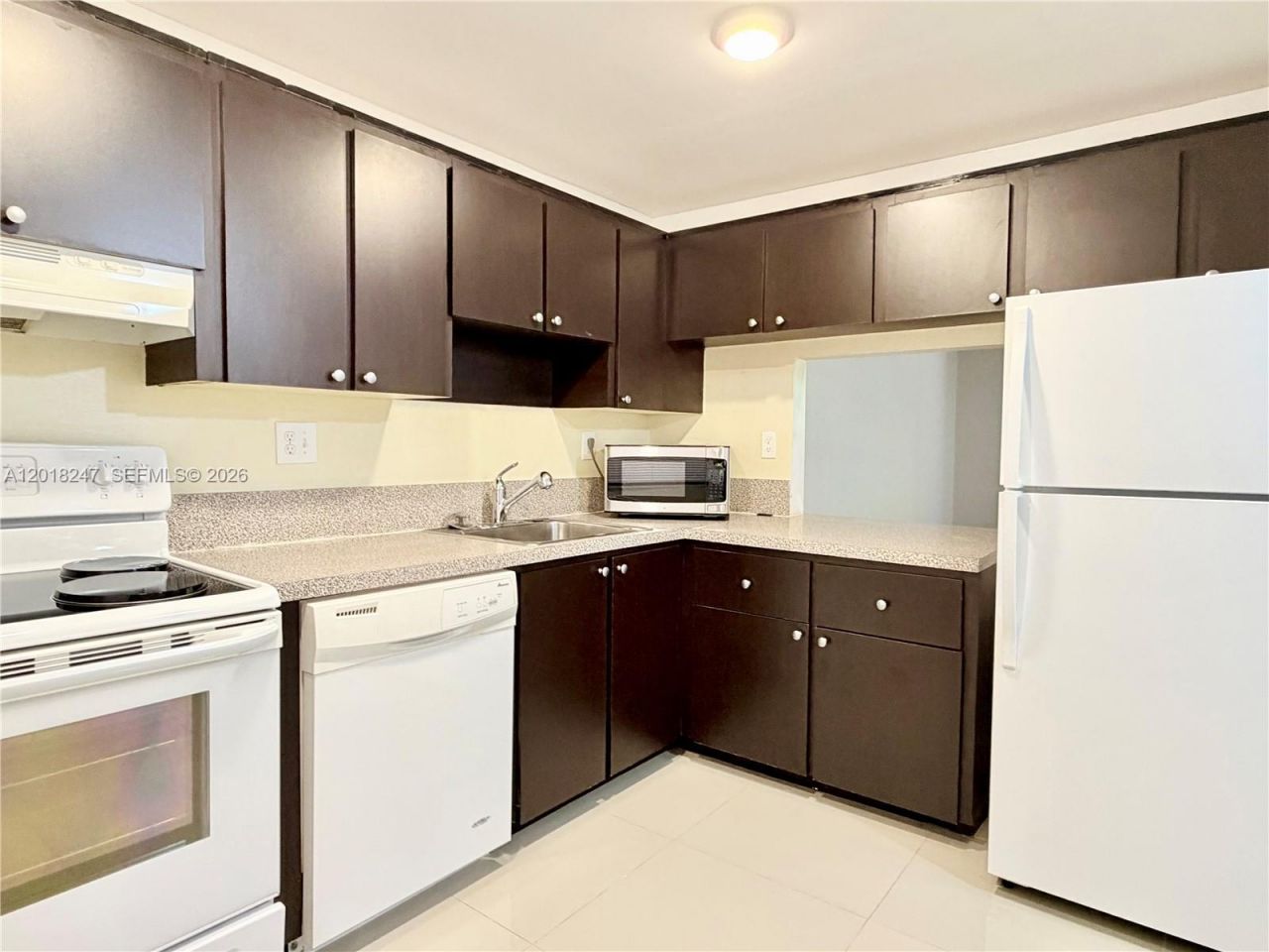 450 Commodore Dr, Unit 214, Plantation, FL 33325 Photo