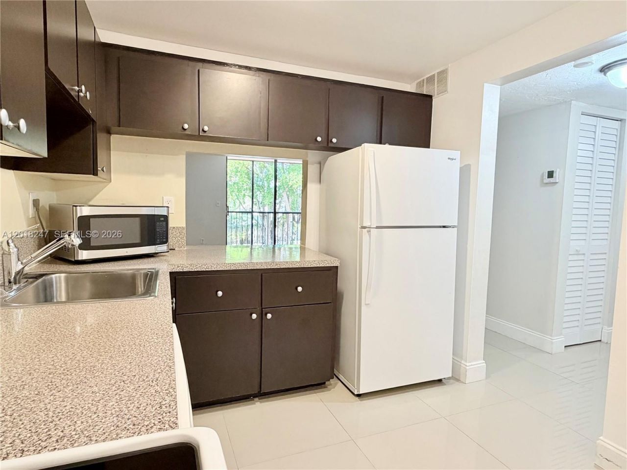 450 Commodore Dr, Unit 214, Plantation, FL 33325 Photo