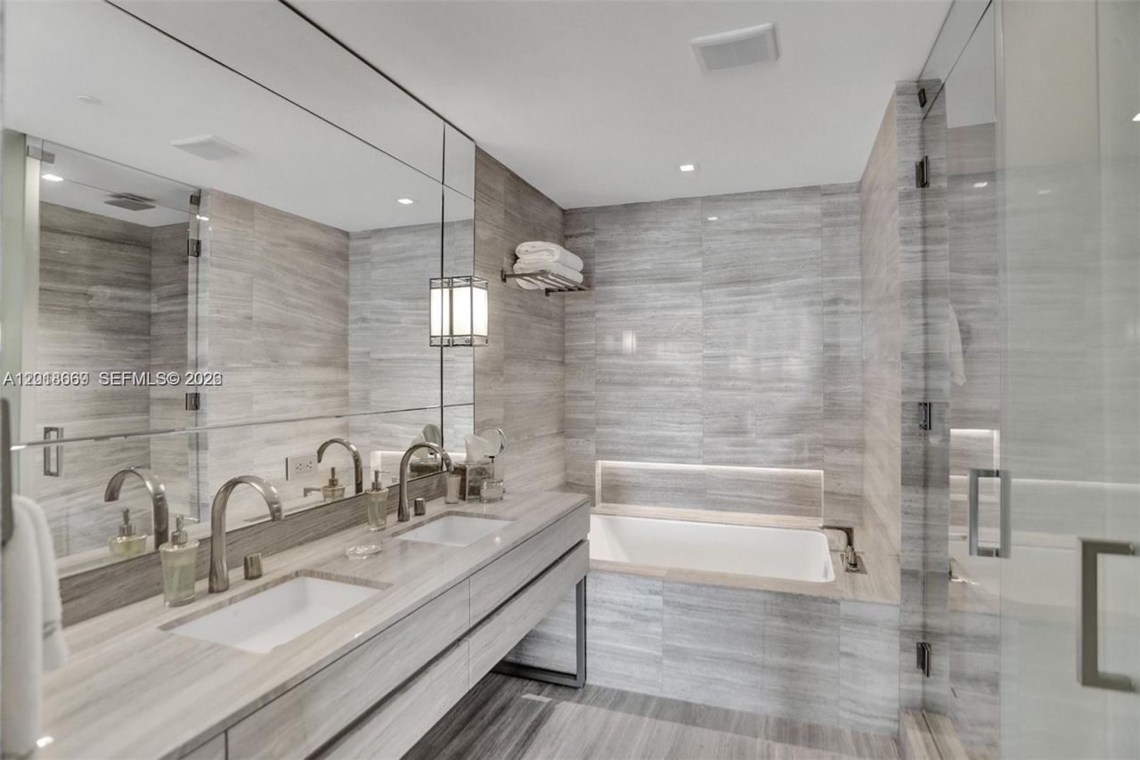 18975 Collins Ave , Unit 2204, Sunny Isles Beach, FL 33160 Photo