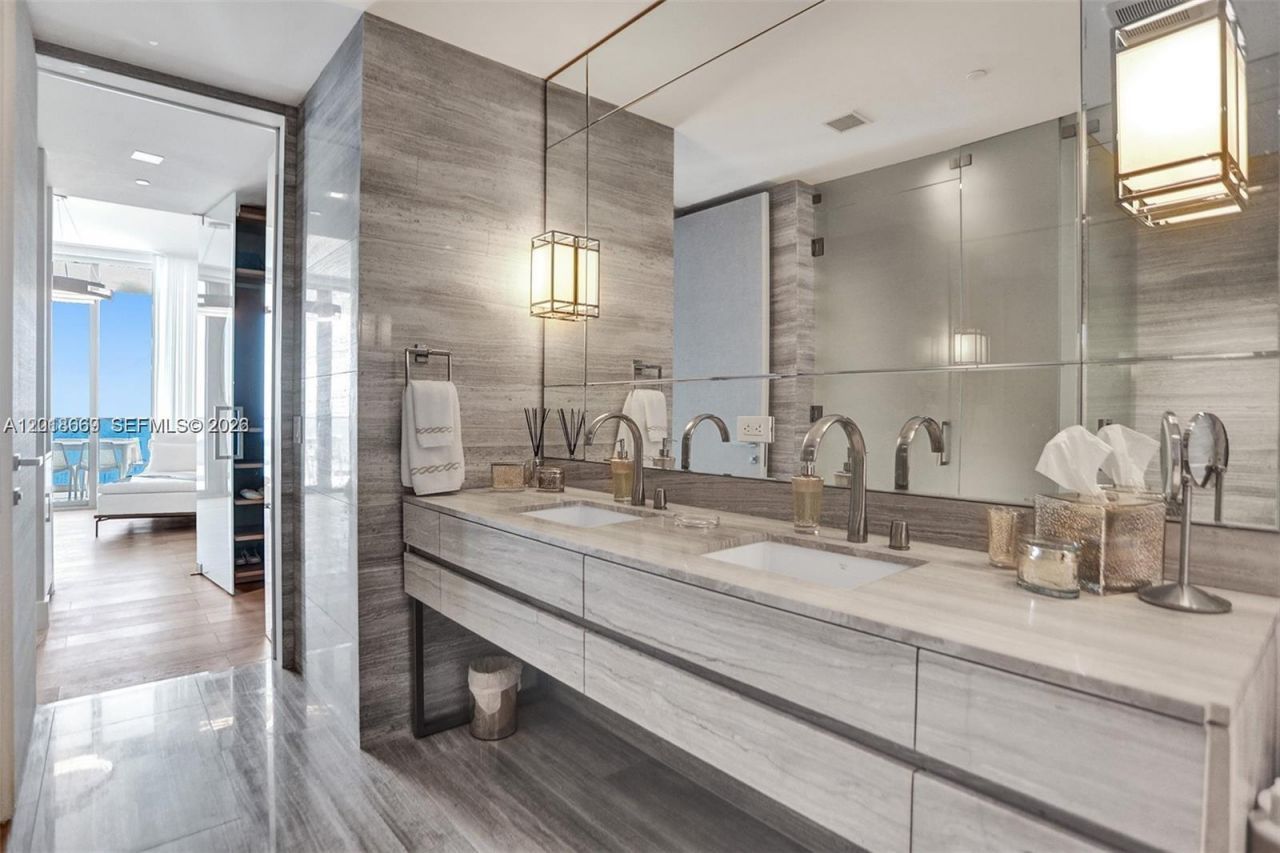 18975 Collins Ave , Unit 2204, Sunny Isles Beach, FL 33160 Photo