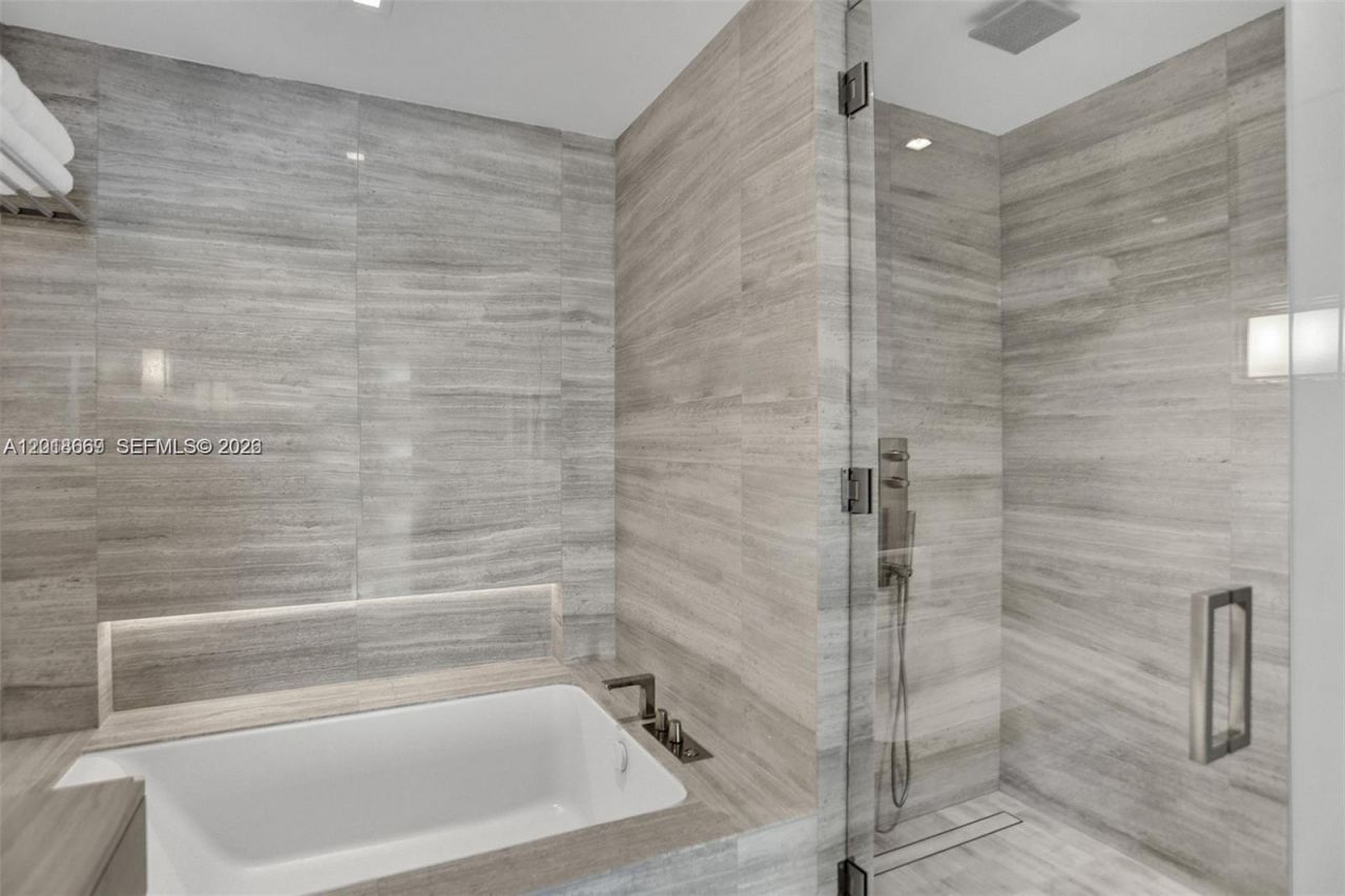 18975 Collins Ave , Unit 2204, Sunny Isles Beach, FL 33160 Photo