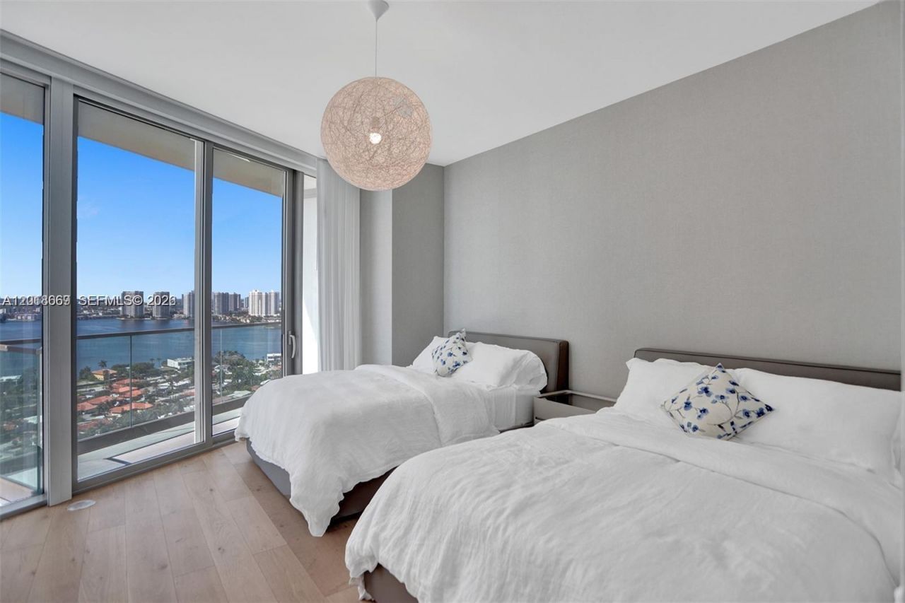 18975 Collins Ave , Unit 2204, Sunny Isles Beach, FL 33160 Photo