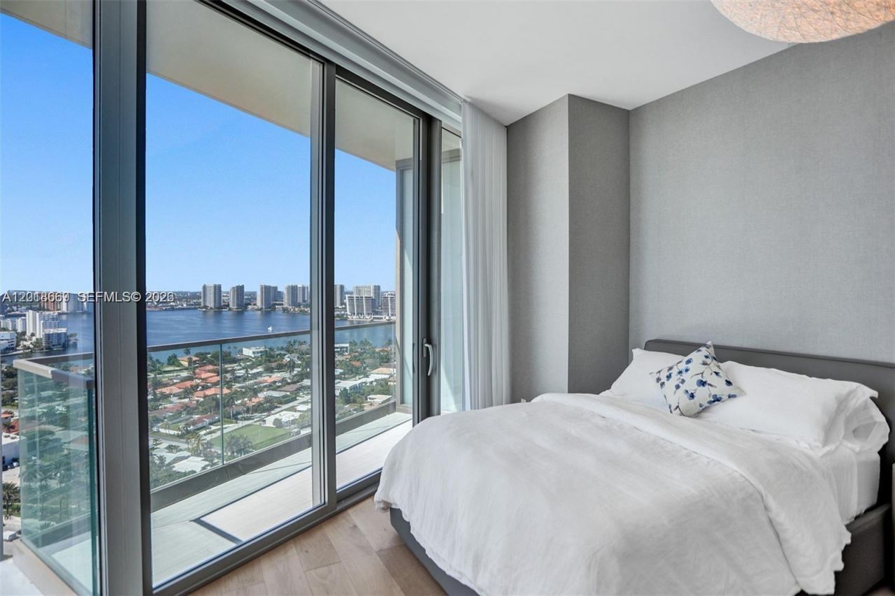 18975 Collins Ave , Unit 2204, Sunny Isles Beach, FL 33160 Photo