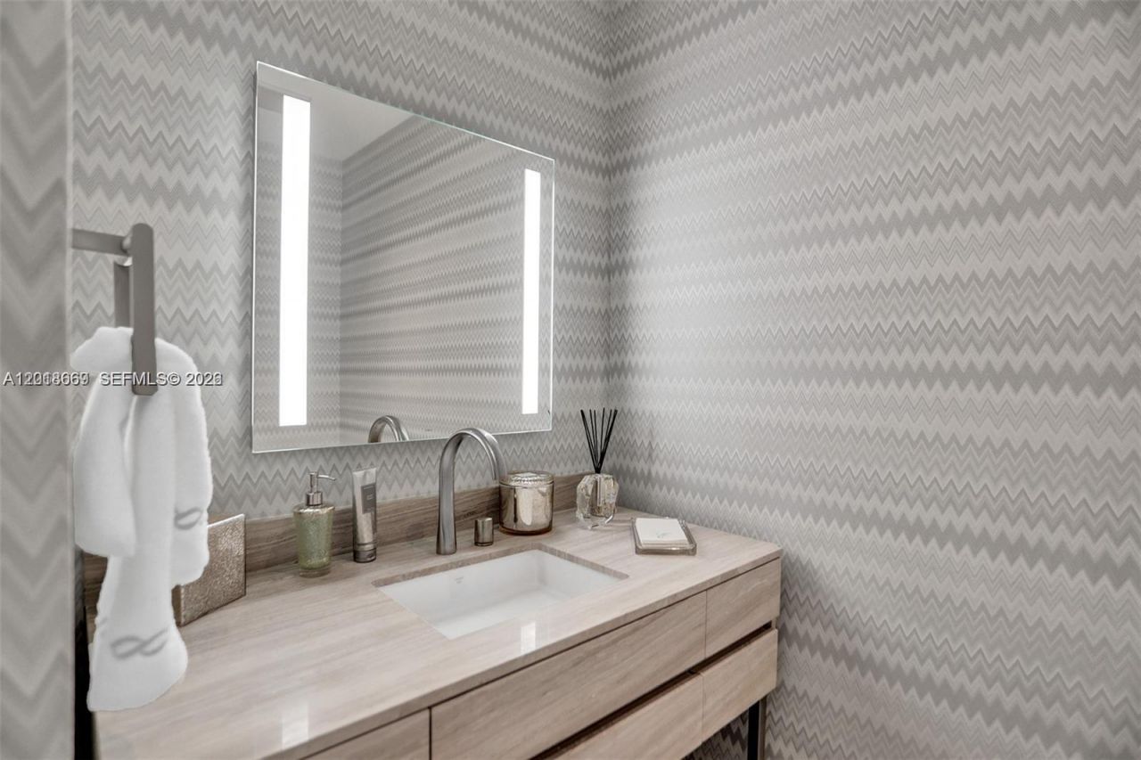 18975 Collins Ave , Unit 2204, Sunny Isles Beach, FL 33160 Photo