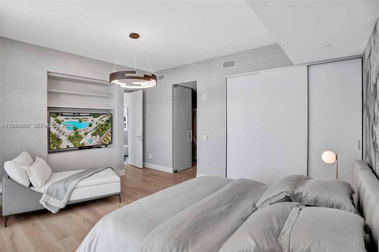 18975 Collins Ave , Unit 2204, Sunny Isles Beach, FL 33160 Photo