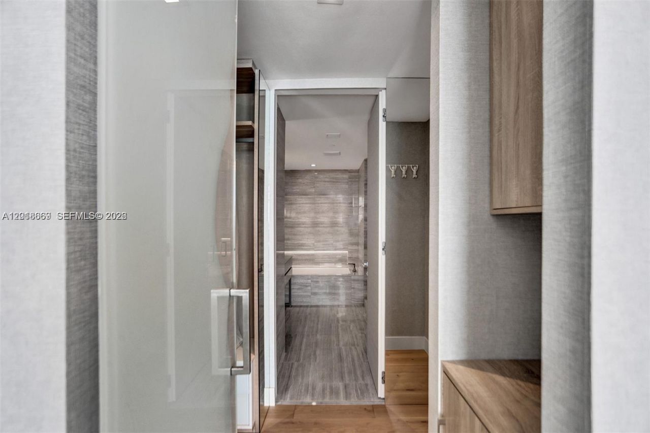 18975 Collins Ave , Unit 2204, Sunny Isles Beach, FL 33160 Photo