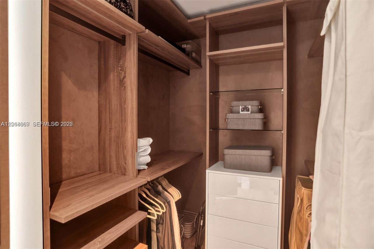 18975 Collins Ave , Unit 2204, Sunny Isles Beach, FL 33160 Photo