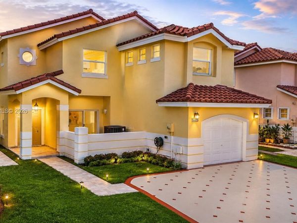 15428 SW 50th Ter, Miami, FL 33185