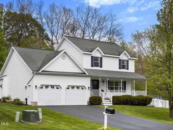 13 Tamian Pass, Ballston Lake, NY 12019