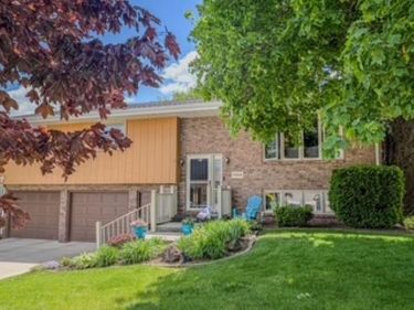 3920 Hillcrest Road, Dubuque, IA 52002